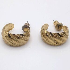 Vintage Gold Tone Textured Design Hoop Earrings Secure Screw Back Closure 0.75"